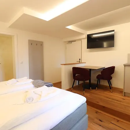 Fischer Boardinghouse Kf *